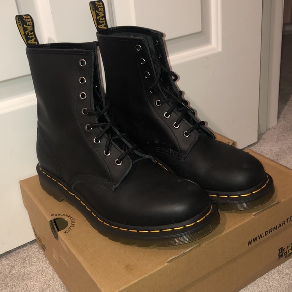 Women’s Black Doc Martens Lace-up Boots - Picture 3 of 10